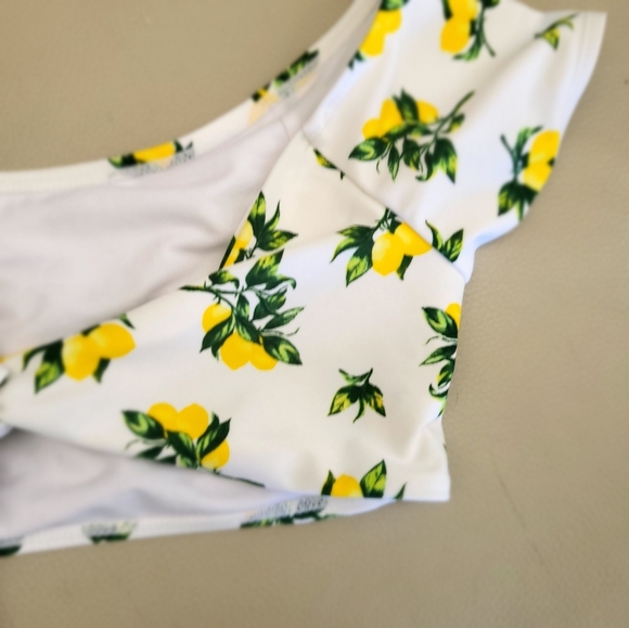 Revolve 🍋 lemons crop top front tie Cabana Del Sol - Picture 5 of 5